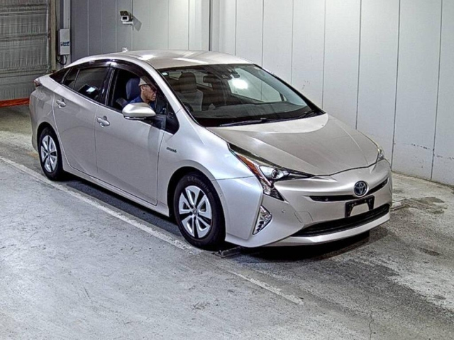 TOYOTA PRIUS — фото