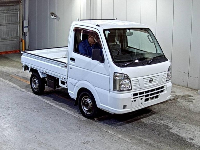 NISSAN CLIPPER — фото