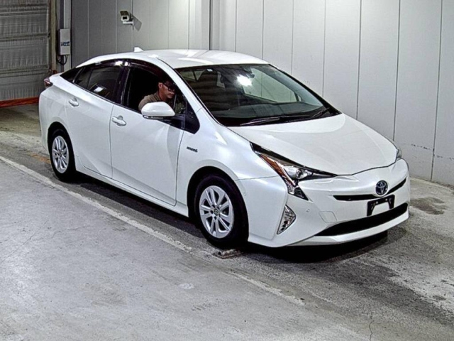 TOYOTA PRIUS — фото