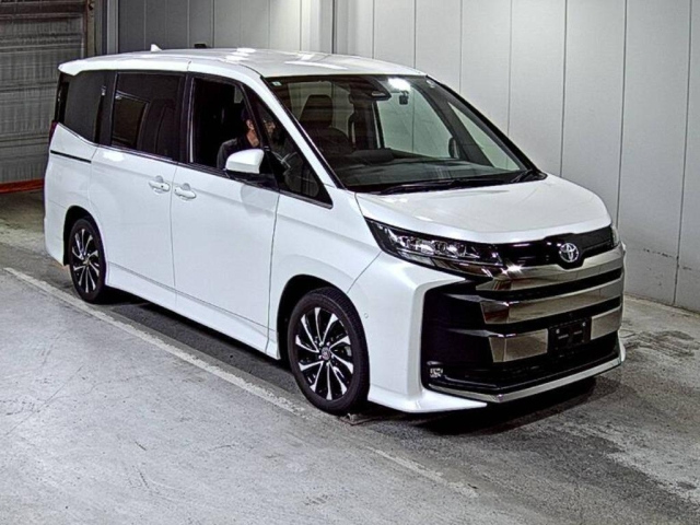 TOYOTA NOAH — фото