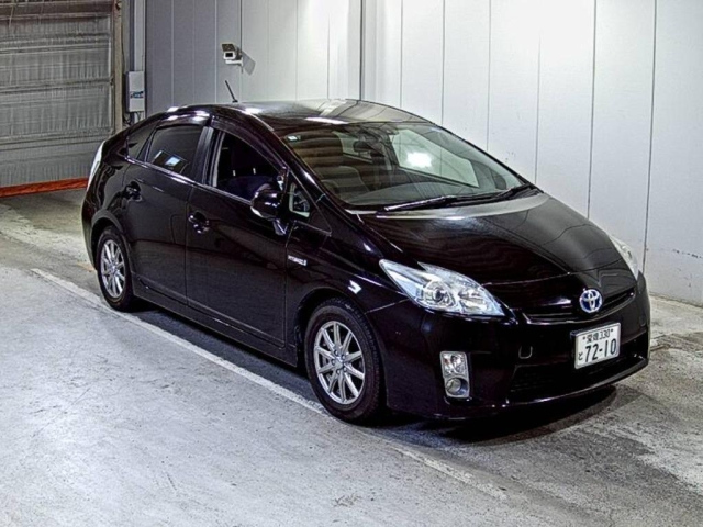 TOYOTA PRIUS — фото