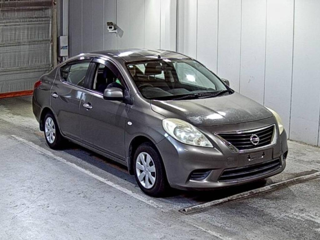 NISSAN TIIDA — фото