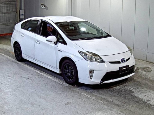 TOYOTA PRIUS — фото