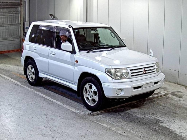 MITSUBISHI PAJERO — фото