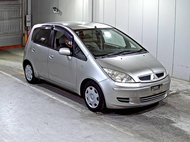 MITSUBISHI COLT — фото