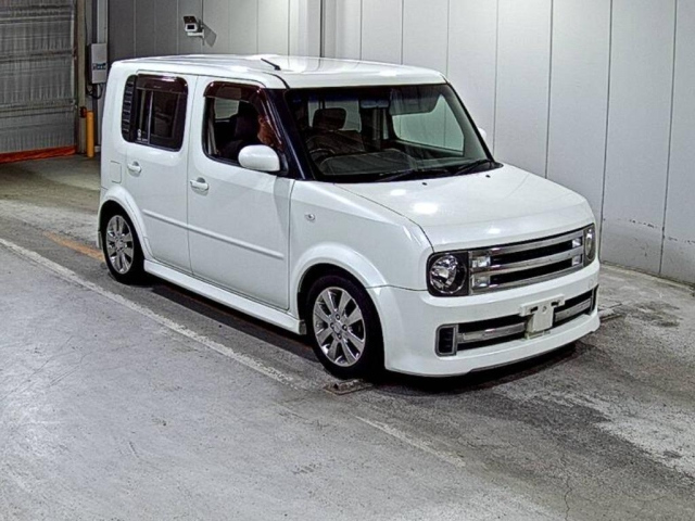 NISSAN CUBE — фото