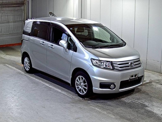 HONDA FREED — фото