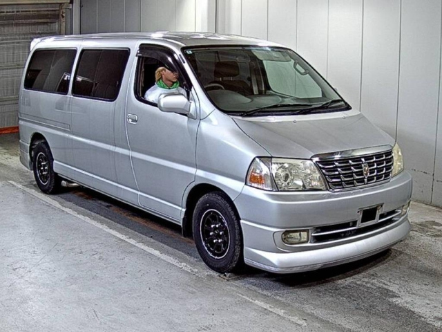 TOYOTA HIACE — фото