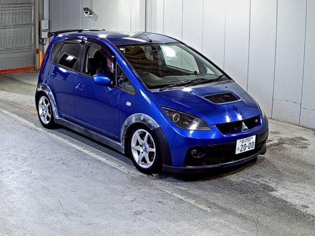 MITSUBISHI COLT — фото
