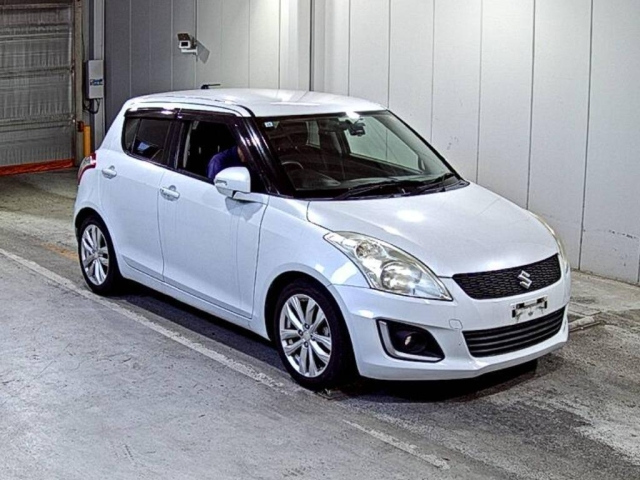 SUZUKI SWIFT — фото