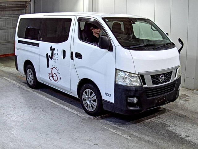 NISSAN CARAVAN — фото