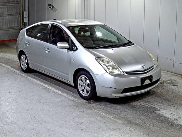 TOYOTA PRIUS — фото