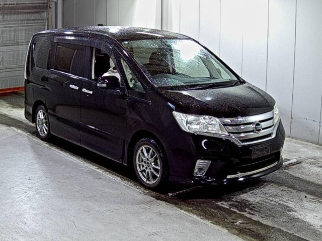 NISSAN SERENA — фото