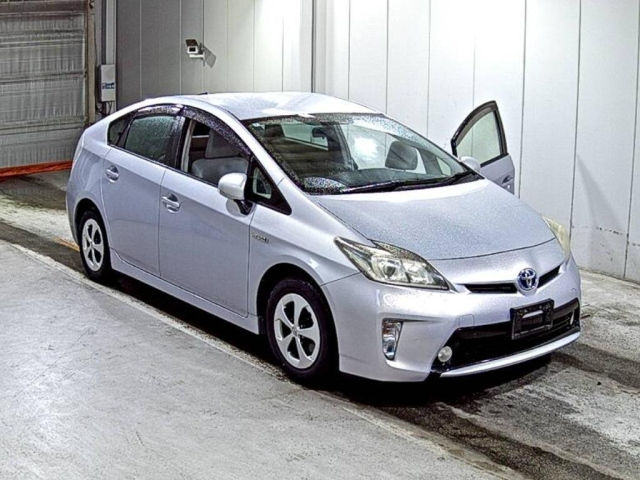 TOYOTA PRIUS — фото