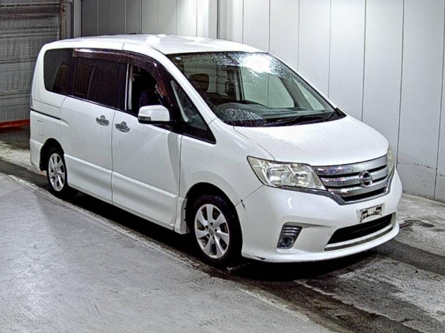 NISSAN SERENA — фото