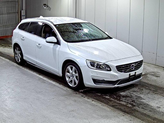 VOLVO V60 — фото