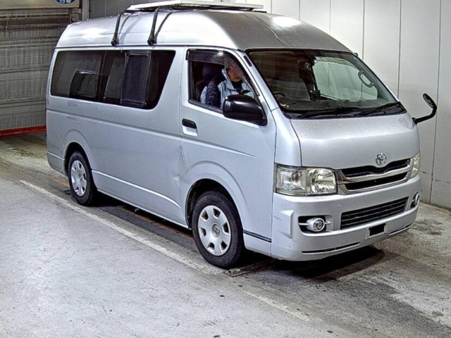 TOYOTA HIACE — фото