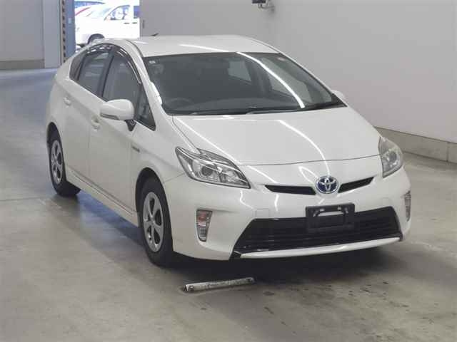 TOYOTA PRIUS — фото