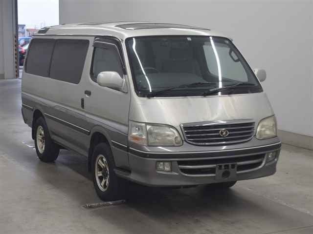 TOYOTA HIACE — фото
