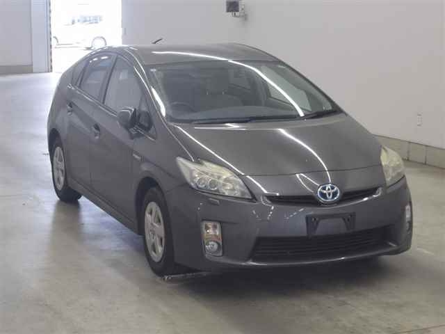TOYOTA PRIUS — фото