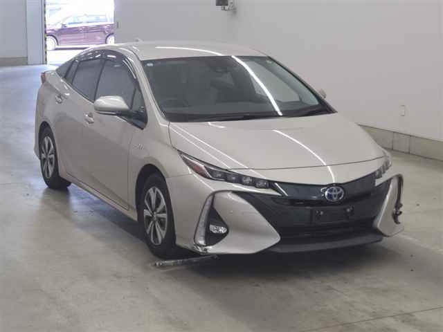 TOYOTA PRIUS — фото