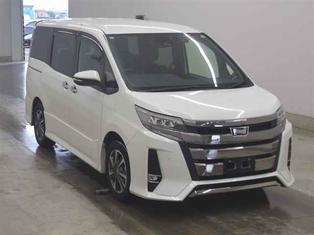 TOYOTA NOAH — фото