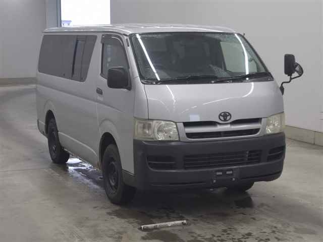 TOYOTA HIACE — фото