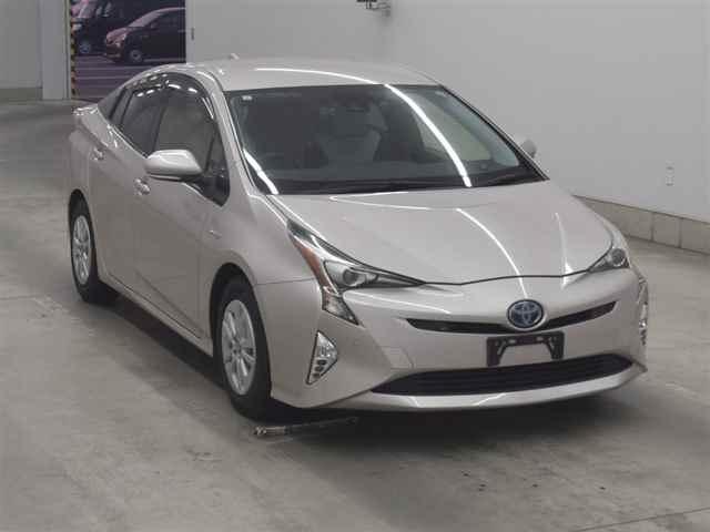 TOYOTA PRIUS — фото