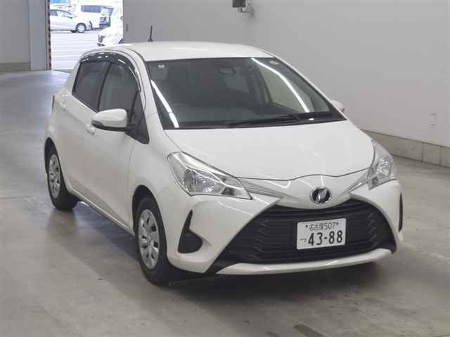 TOYOTA VITZ — фото