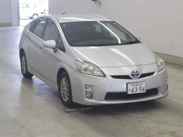 TOYOTA PRIUS — фото