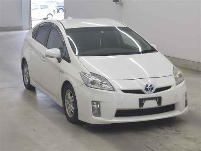 TOYOTA PRIUS — фото