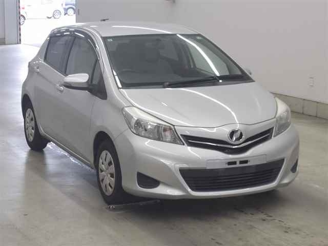TOYOTA VITZ — фото