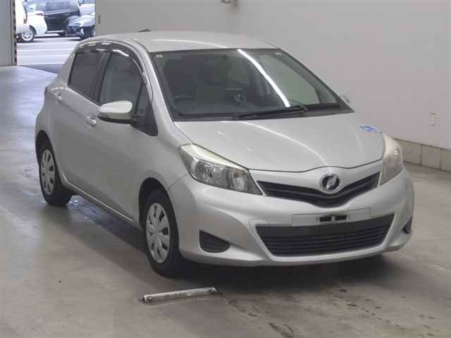 TOYOTA VITZ — фото