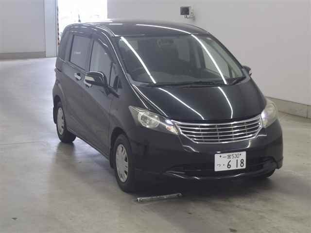 HONDA FREED — фото
