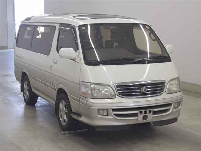 TOYOTA HIACE — фото