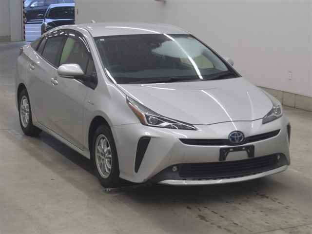 TOYOTA PRIUS — фото