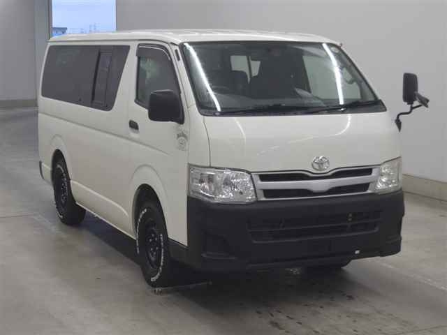 TOYOTA HIACE — фото