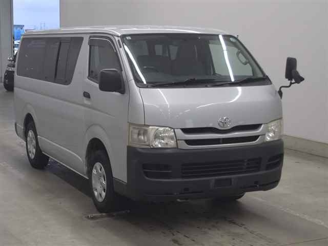 TOYOTA HIACE — фото