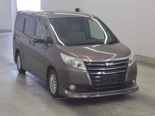 TOYOTA NOAH — фото