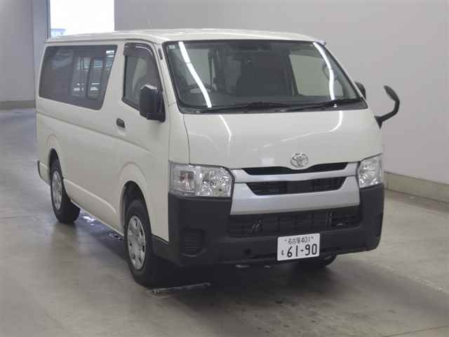 TOYOTA HIACE — фото
