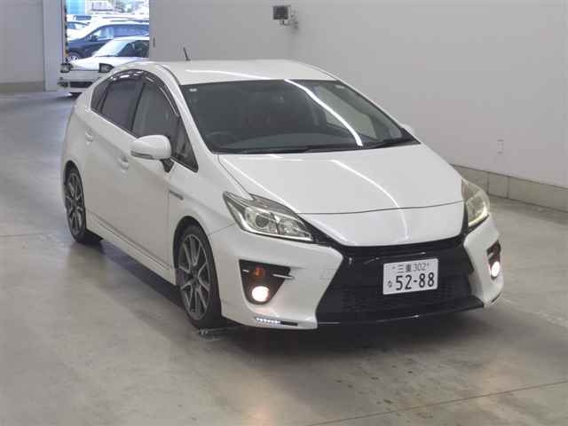 TOYOTA PRIUS — фото