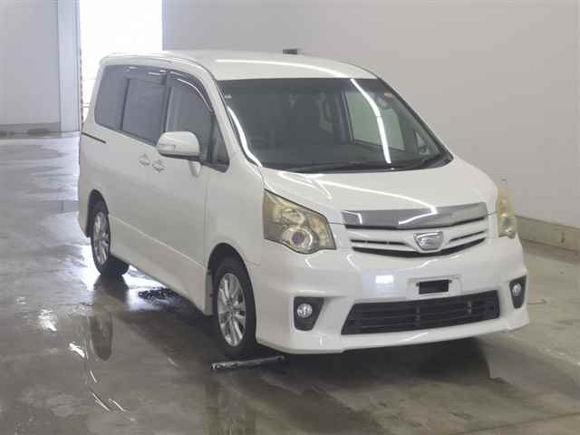 TOYOTA NOAH — фото