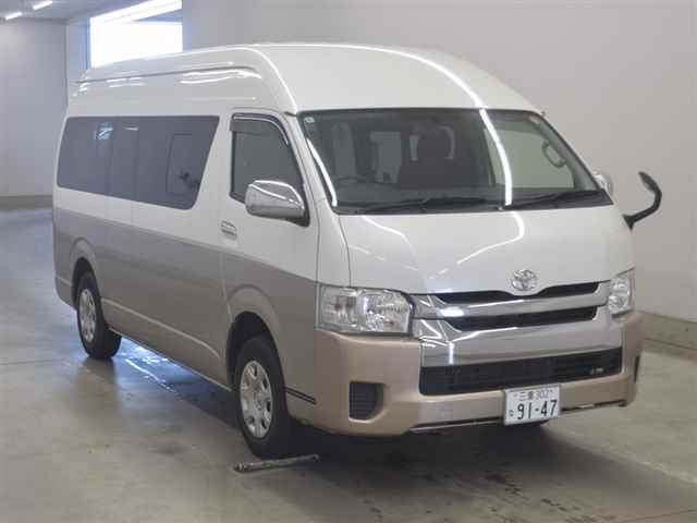 TOYOTA HIACE — фото