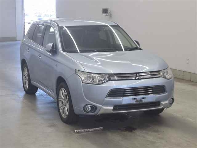 MITSUBISHI OUTLANDER — фото