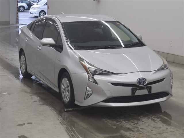 TOYOTA PRIUS — фото