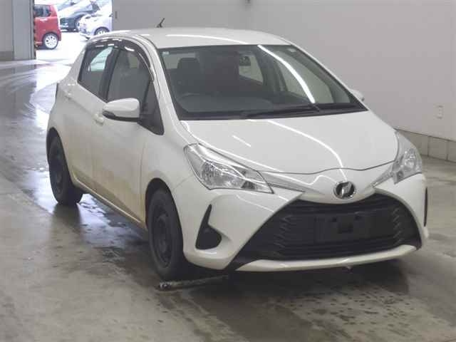 TOYOTA VITZ — фото