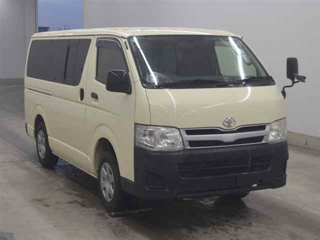 TOYOTA HIACE — фото