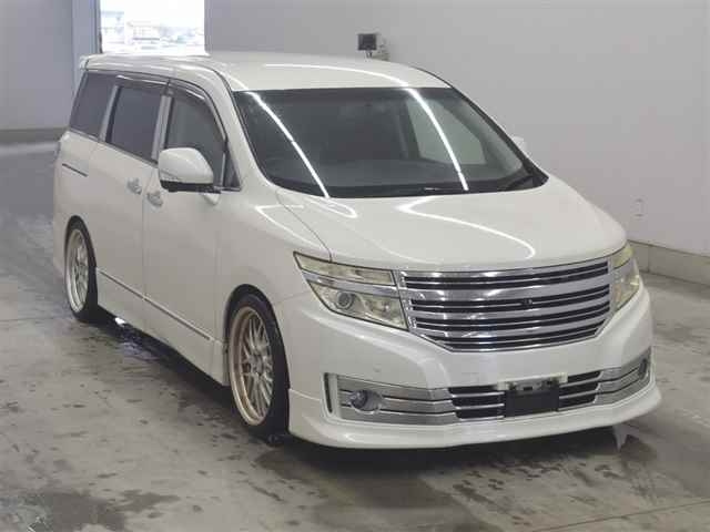 NISSAN ELGRAND — фото