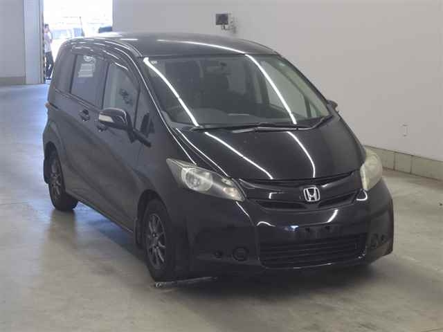 HONDA FREED — фото