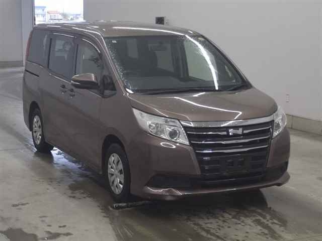 TOYOTA NOAH — фото